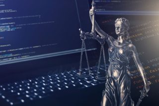 Ποιος έχει στα χέρια του το υλικό;